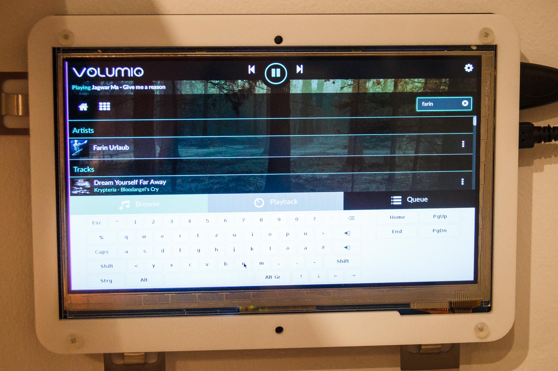 Volumio running in kiosk mode using the matchbox on-screen keyboard.